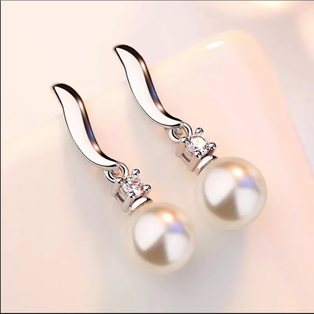 🌟 Sterling Silver 925 Pearl Stud Earrings